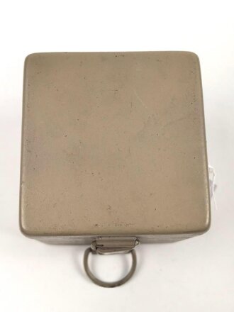 Batteriekasten ( Behälter für Stromquelle ) für diverse Optiken der Wehrmacht, Originallack
