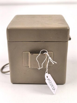 Batteriekasten ( Behälter für Stromquelle ) für diverse Optiken der Wehrmacht, Originallack