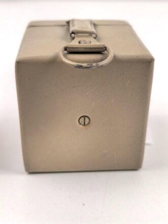 Batteriekasten ( Behälter für Stromquelle ) für diverse Optiken der Wehrmacht, Originallack