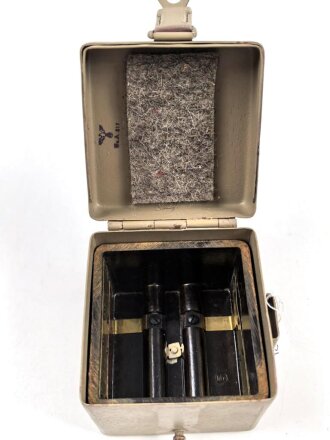 Batteriekasten ( Behälter für Stromquelle ) für diverse Optiken der Wehrmacht, Originallack