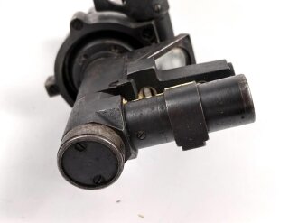 Rundblickfernrohr Flak Wehrmacht. Gute Optik, gängig, Originallack. Im Transportkasten, dieser ebenfalls original lackiert und ungereinigt.