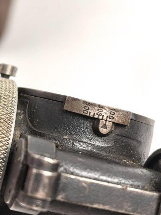 Rundblickfernrohr Flak Wehrmacht. Gute Optik, gängig, Originallack. Im Transportkasten, dieser ebenfalls original lackiert und ungereinigt.