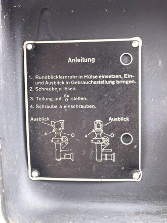 Rundblickfernrohr Flak Wehrmacht. Gute Optik, gängig, Originallack. Im Transportkasten, dieser ebenfalls original lackiert und ungereinigt.