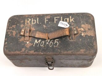 Rundblickfernrohr Flak Wehrmacht. Gute Optik, gängig, Originallack. Im Transportkasten, dieser ebenfalls original lackiert und ungereinigt.