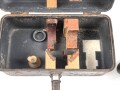Rundblickfernrohr Flak Wehrmacht. Gute Optik, gängig, Originallack. Im Transportkasten, dieser ebenfalls original lackiert und ungereinigt.