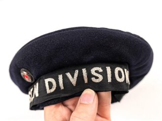 Kindermütze aus den 1930iger Jahren. Zu kurzes Mützenband "Matrosen Division" mit Nadeln fixiert