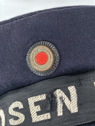 Kindermütze aus den 1930iger Jahren. Zu kurzes Mützenband "Matrosen Division" mit Nadeln fixiert