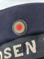 Kindermütze aus den 1930iger Jahren. Zu kurzes Mützenband "Matrosen Division" mit Nadeln fixiert