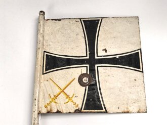 Kriegsmarine, Anwesenheitsstander für einen Admiral. Originallack, Maße 30 x 30cm, an insgesamt 190cm langem, massiven Metallstab. Ungereinigtes Stück