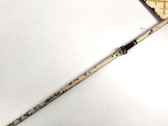Kriegsmarine, Anwesenheitsstander für einen Admiral. Originallack, Maße 30 x 30cm, an insgesamt 190cm langem, massiven Metallstab. Ungereinigtes Stück