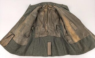 Heer, Feldbluse für Mannschaften Modell 1942,  getragenes Kammerstück in gutem Gesamtzustand, die Effekten neuzeitlich vernäht.