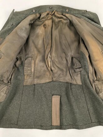 Heer, Feldbluse für Mannschaften Modell 1942,  getragenes Kammerstück in gutem Gesamtzustand, die Effekten neuzeitlich vernäht.