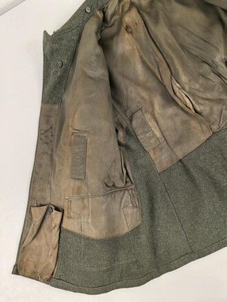 Heer, Feldbluse für Mannschaften Modell 1942,  getragenes Kammerstück in gutem Gesamtzustand, die Effekten neuzeitlich vernäht.