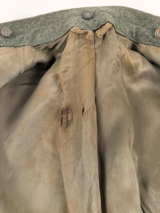 Heer, Feldbluse für Mannschaften Modell 1942,  getragenes Kammerstück in gutem Gesamtzustand, die Effekten neuzeitlich vernäht.