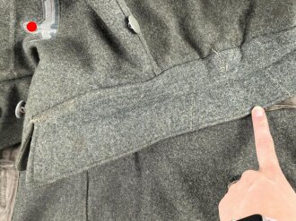 Heer, Feldbluse für Mannschaften Modell 1942,  getragenes Kammerstück in gutem Gesamtzustand, die Effekten neuzeitlich vernäht.