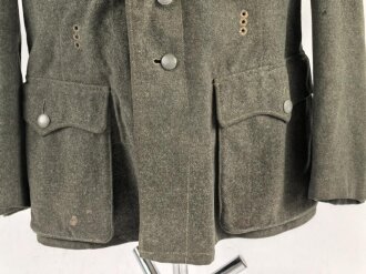 Heer, Feldbluse für Mannschaften Modell 1942,  getragenes Kammerstück in gutem Gesamtzustand, die Effekten neuzeitlich vernäht.