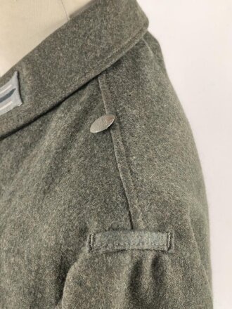Heer, Feldbluse für Mannschaften Modell 1942,  getragenes Kammerstück in gutem Gesamtzustand, die Effekten neuzeitlich vernäht.