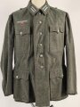 Heer, Feldbluse für Mannschaften Modell 1942,  getragenes Kammerstück in gutem Gesamtzustand, die Effekten neuzeitlich vernäht.
