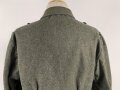 Heer, Feldbluse für Mannschaften Modell 1942,  getragenes Kammerstück in gutem Gesamtzustand, die Effekten neuzeitlich vernäht.