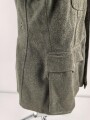 Heer, Feldbluse für Mannschaften Modell 1942,  getragenes Kammerstück in gutem Gesamtzustand, die Effekten neuzeitlich vernäht.