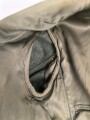 Heer, Feldbluse für Mannschaften Modell 1942,  getragenes Kammerstück in gutem Gesamtzustand, die Effekten neuzeitlich vernäht.