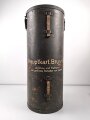 Transportbehälter "Hauptkart. Bruno N " Eisenbahngeschütz der Wehrmacht. Behälter aus Presspappe, original lackiert, Durchmesser 38cm, Höhe 92cm. Ungereinigt, Deckel schwer gängig