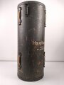 Transportbehälter "Hauptkart. Bruno N " Eisenbahngeschütz der Wehrmacht. Behälter aus Presspappe, original lackiert, Durchmesser 38cm, Höhe 92cm. Ungereinigt, Deckel schwer gängig