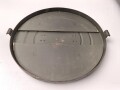Transportbehälter "Hauptkart. Bruno N " Eisenbahngeschütz der Wehrmacht. Behälter aus Presspappe, original lackiert, Durchmesser 38cm, Höhe 92cm. Ungereinigt, Deckel schwer gängig