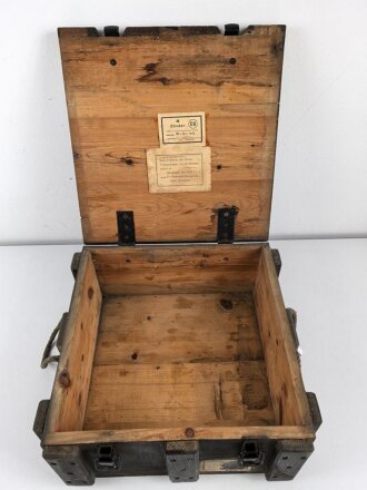 Luftwaffe, Transportkasten für " 36 Zünder 17A" Bombenzünder, in Zündertransportbüchsen verpackt. Gebrauchtes Stück, ungereinigt