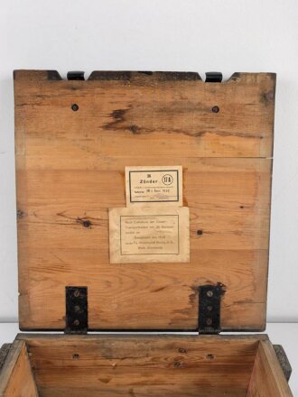 Luftwaffe, Transportkasten für " 36 Zünder 17A" Bombenzünder, in Zündertransportbüchsen verpackt. Gebrauchtes Stück, ungereinigt