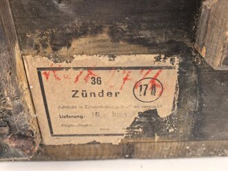 Luftwaffe, Transportkasten für " 36 Zünder 17A" Bombenzünder, in Zündertransportbüchsen verpackt. Gebrauchtes Stück, ungereinigt