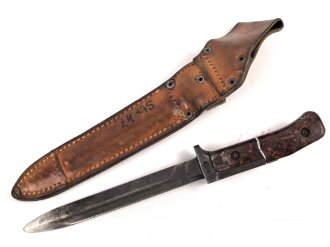 Tschechoslowakei, Bajonett Bodak VZ 1958 in Lederscheide. Gebraucht