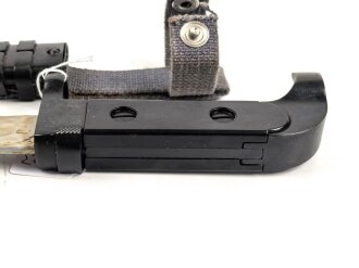 DDR Nationale Volksarmee,  Seitengewehr AK 47, die Scheide leicht zerkratzt, sonst sehr guter Zustand