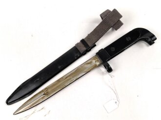 DDR Nationale Volksarmee,  Seitengewehr AK 47, die Scheide leicht zerkratzt, sonst sehr guter Zustand