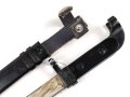 DDR Nationale Volksarmee,  Seitengewehr AK 47, die Scheide leicht zerkratzt, sonst sehr guter Zustand