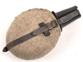 Feldflasche Wehrmacht, Ausführung 1 Liter. Herfsteller WAL42 auf Korpus, Bezug und Halsriemen