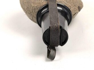 Feldflasche Wehrmacht, Ausführung 1 Liter. Herfsteller WAL42 auf Korpus, Bezug und Halsriemen