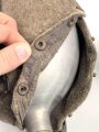Feldflasche Wehrmacht, Ausführung 1 Liter. Herfsteller WAL42 auf Korpus, Bezug und Halsriemen
