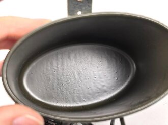 Feldflasche Wehrmacht, der Becher 1944, der Korpus SMM45 gestempelt.