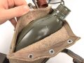 Feldflasche Wehrmacht, der Becher 1944, der Korpus SMM45 gestempelt.