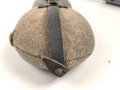 Feldflasche Wehrmacht, der Becher 1944, der Korpus SMM45 gestempelt.
