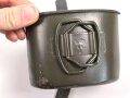 Feldflasche Wehrmacht, der Becher 1944, der Korpus SMM45 gestempelt.