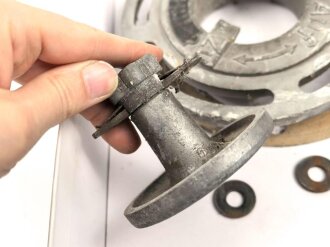 Luftschutz, Ausgleichsmembrane für einen Luftschutzbunker. Samt Befestigungsschrauben . Aussendurchmesser 17cm