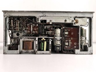 UKW Empfänger b1 ( UKW E.b1 ) datiert 1942.  Frontplatte Originallack, Gehäuse überlackiert, Funktion nicht geprüft