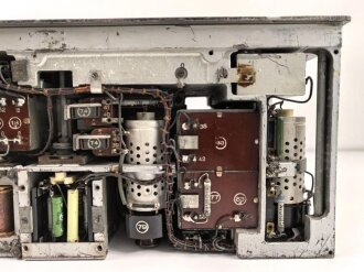 UKW Empfänger b1 ( UKW E.b1 ) datiert 1942.  Frontplatte Originallack, Gehäuse überlackiert, Funktion nicht geprüft