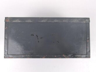UKW Empfänger b1 ( UKW E.b1 ) datiert 1942.  Frontplatte Originallack, Gehäuse überlackiert, Funktion nicht geprüft