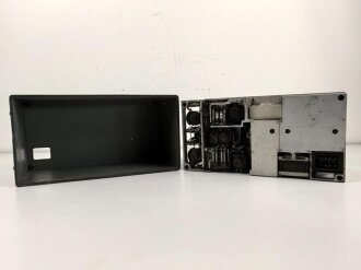 UKW Empfänger b1 ( UKW E.b1 ) datiert 1942.  Frontplatte Originallack, Gehäuse überlackiert, Funktion nicht geprüft