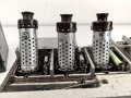 UKW Empfänger b1 ( UKW E.b1 ) datiert 1942.  Frontplatte Originallack, Gehäuse überlackiert, Funktion nicht geprüft