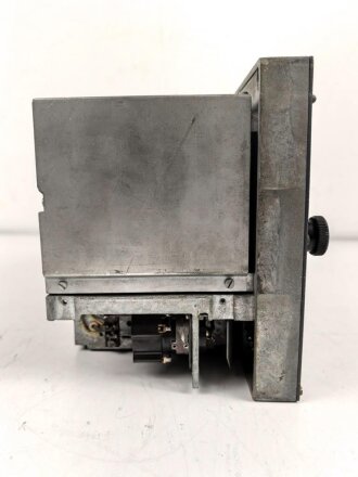 UKW Empfänger Emil " Ukw.E.e" datiert 1945. Gehäuse Originallack, Gehäuseschrauben fehlen. Funktion nicht geprüft