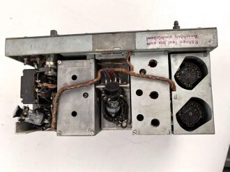 UKW Empfänger Emil " Ukw.E.e" datiert 1945. Gehäuse Originallack, Gehäuseschrauben fehlen. Funktion nicht geprüft